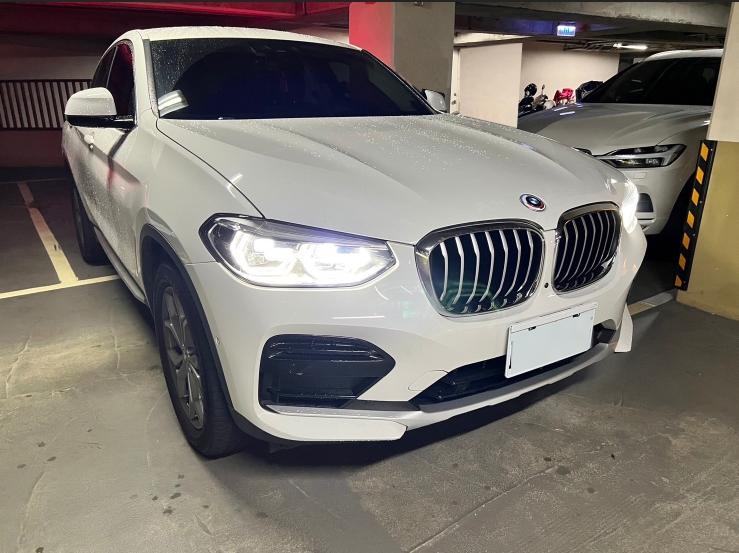 2021 BMW x4 20i 白