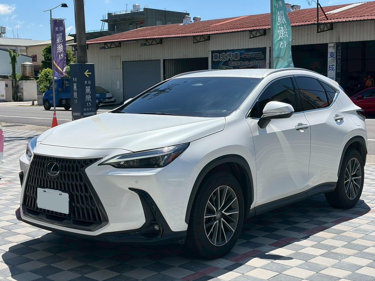 2024 Lexus NX200 菁英版 白