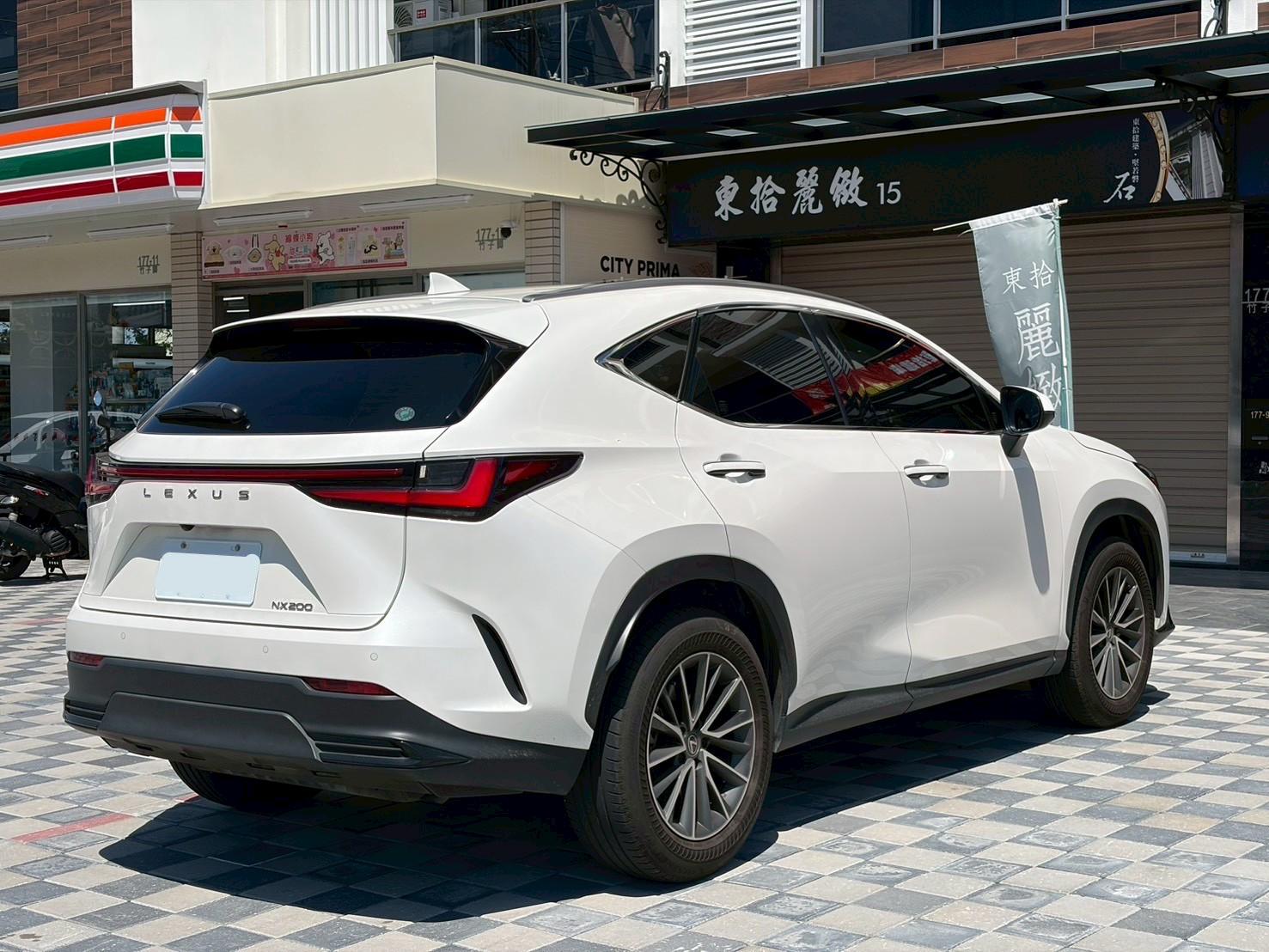 2024 Lexus NX200 菁英版 白
