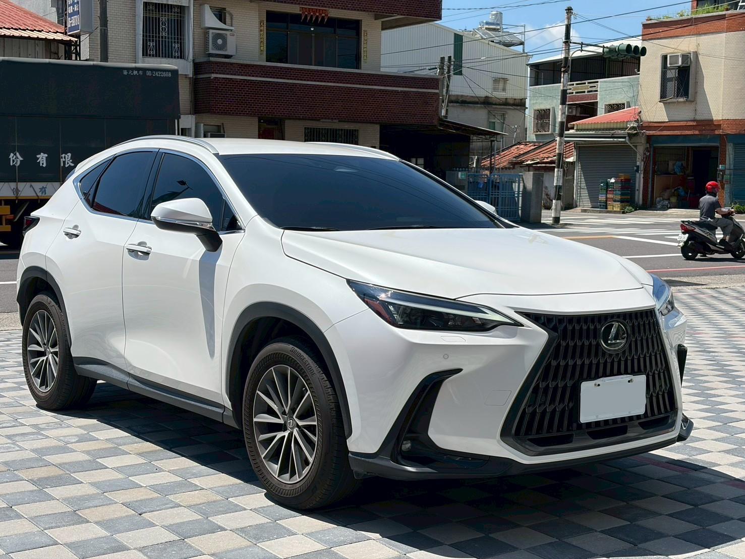 2024 Lexus NX200 菁英版 白