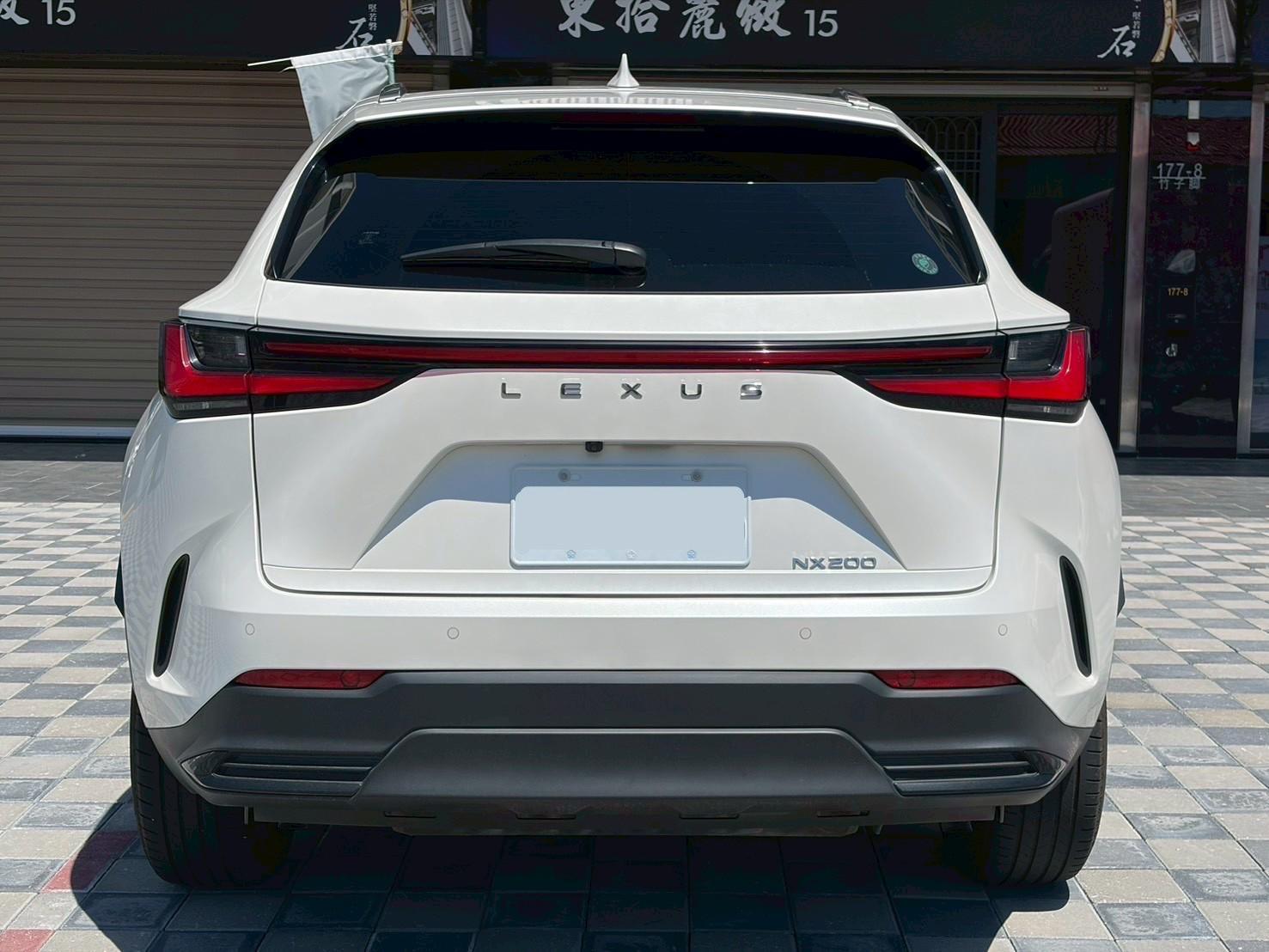 2024 Lexus NX200 菁英版 白