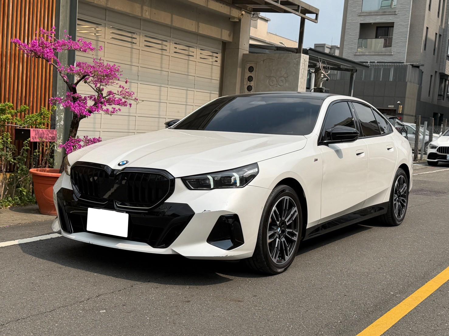 2024 BMW G60 520I SEDAN M SPORT 白