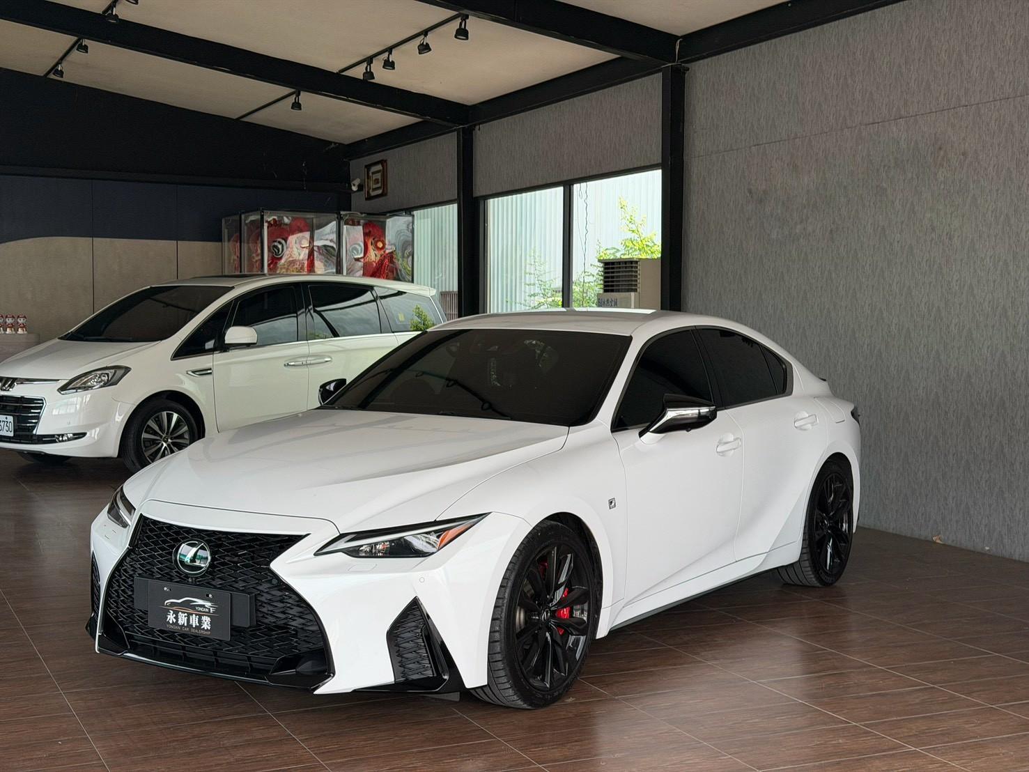 2022/23 Lexus IS300h F-Sport 白