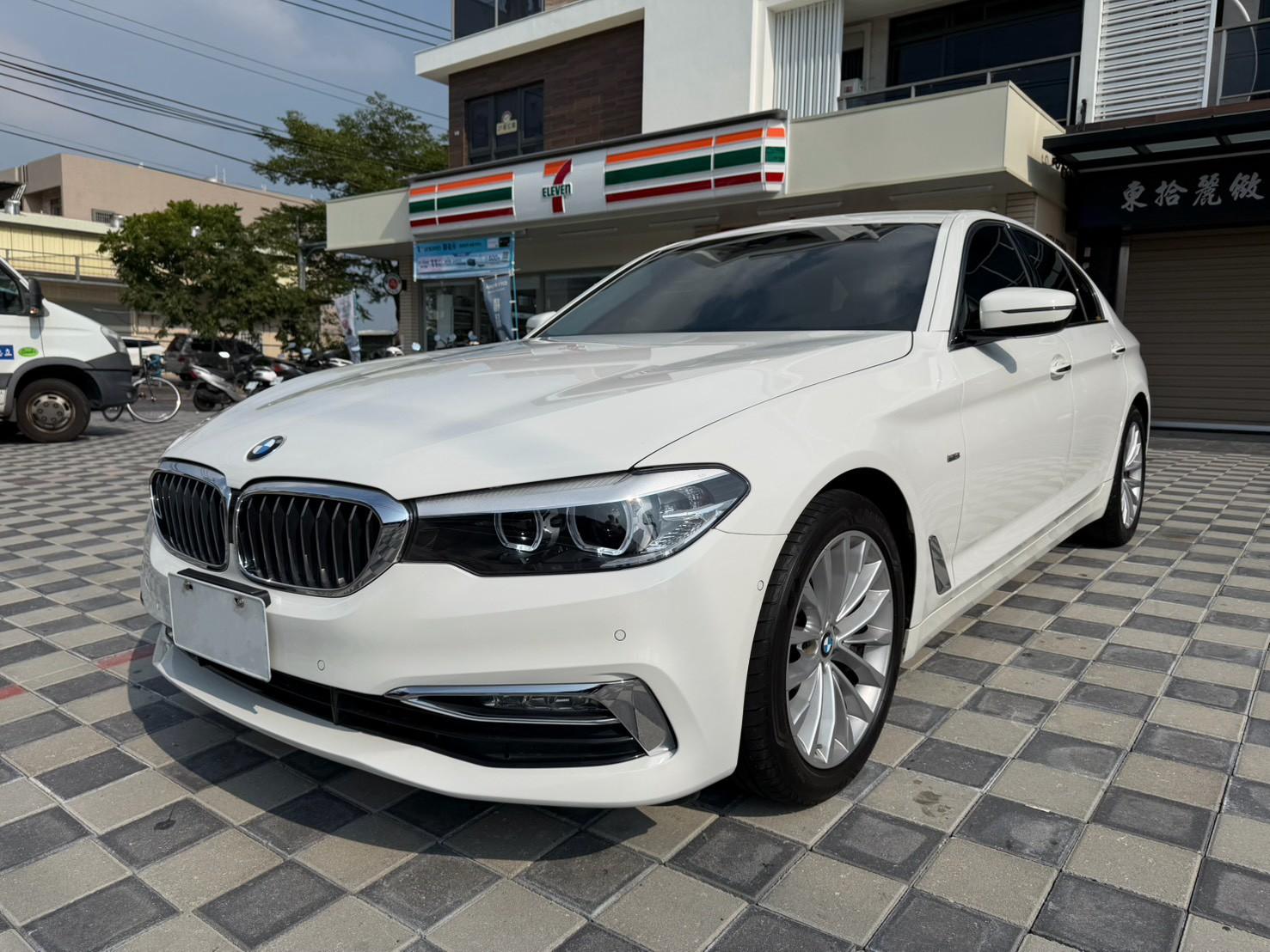 2017 BMW 520i Sedan Luxury 白
