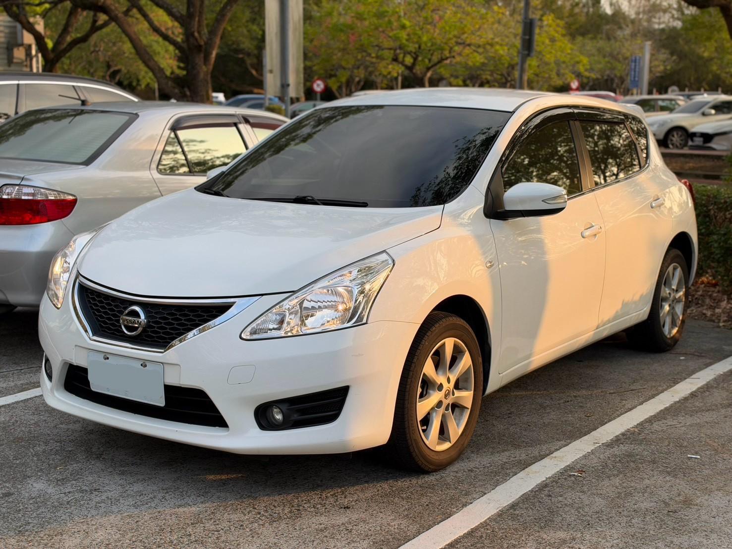 2016 Nissan Tiida 5D 豪華版 白
